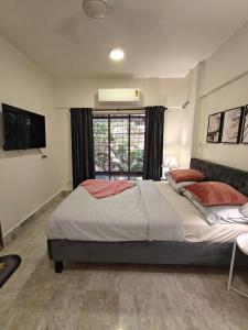 Spacious 1BHK Off Carter Road