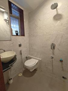 Spacious 1BHK Off Carter Road