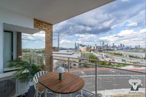 KozyGuru | Rozelle | Bridge View with Carpark