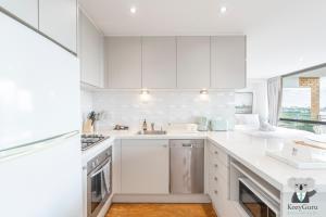 KozyGuru | Rozelle | Bridge View with Carpark