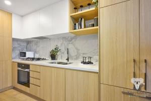 KozyGuru | Moonee Ponds | Modern 1 Bed Apt Parking