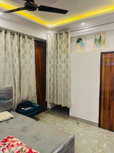 Unique Flat to Stay in New Delhi Couple Friendly or Family or Bachelor s