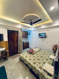Unique Room in New Delhi Couple Friendly