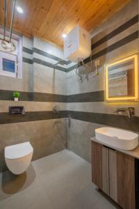 Grey Tower by High Rise Inn Fagu