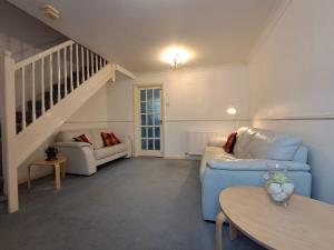 Two Bed house, Parking for 2 cars close to Heathrow