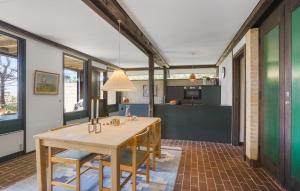 2 Bedroom Awesome Home In Humble