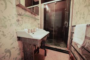 Paddington, Classic Two Bedroom Apartment