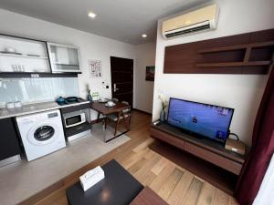 Astra changklan road 清迈市区Astra 豪华公寓两卧室 毗邻香格里拉大酒店 步行可至长康路夜市 位于市中心 健身房 泳池