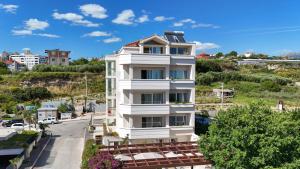 One-Bedroom Apartment with Mountain View room in Palace Lidija
