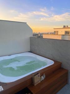 Cobertura Duplex com Vista e Jacuzzi para 6 pessoas