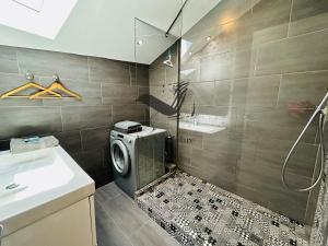 Appartements L'Authentique - Situe en face des thermes et tout proche du coeur de ville : photos des chambres