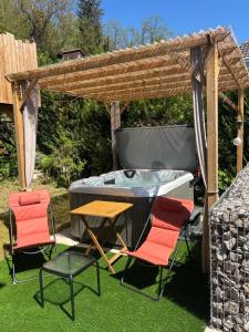Appartements L-Impasse en Duo, appartement cosy 2 personnes avec SPA exterieur prive : photos des chambres