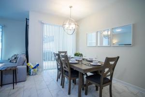 Relax in Ultimate Comfort with Pool & BBQ Area