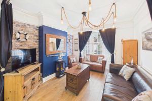 Host & Stay - Falcon Retreat