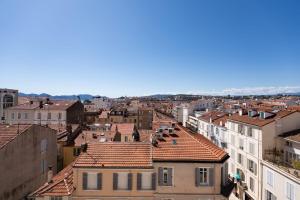 REF 1996 Cannes Croisette - Sea view apartment for rent
