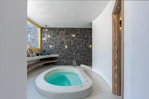 Santorinis Rising Sun Private Villa