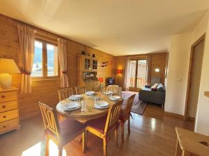 Appartement lumineux avec balcon & parking, à 700m des pistes – 6 pers. - FR-1-603-56