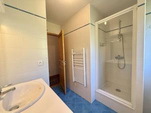 Appartements Appartement lumineux avec balcon & parking, a 700m des pistes – 6 pers. - FR-1-603-56 : photos des chambres