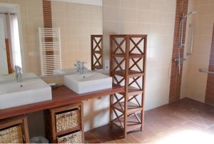 Maisons de vacances Gite Les Charrieres avec SPA : photos des chambres