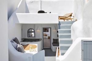 Caldera Romance Cave Villa Oia, Santorini Private Terrace Outdoor Hot Tub Spectacular Sunset Caldera Views Traditional Cave-Style Luxury,