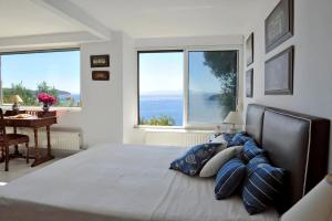 Super Luxury Skiathos Villa Seven Stunning Bedroom Suites Villa Daphne