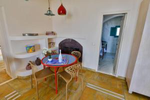 Magnificent Santorini Villa 3 Bedrooms Villa Royal Beautiful Caldera View With 2 Outdoor Hot Tubs Oia