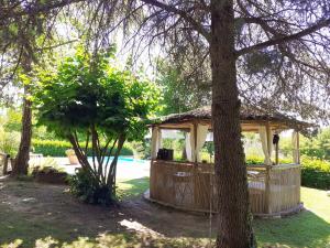 TUSCAN HILLS - STONEHOUSE, GARDEN & POOL