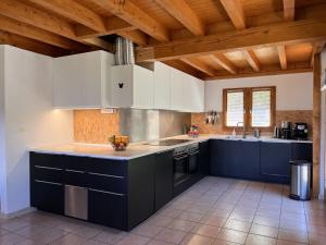 Chalets Ruim chalet van 200m2 - infrarood-sauna - vlak bij de piste : photos des chambres