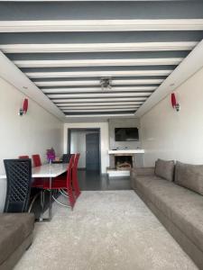 Appartement avec piscine proche de la mer à Harhoura