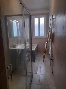 Double room, in an elegant house, Thuir centre, terraces view Canigou