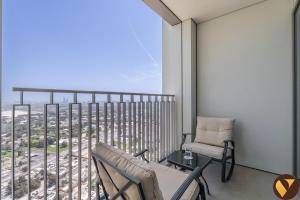 Vogue Vacation Homes, Downtown Views II with Direct Access to Dubai Mall Via a Climate Controlled Bridge, One Bedroom Apartment with Balcony and City View