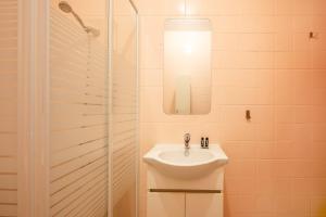 Sunny Cascais Flat 5Min Stroll to the Beach