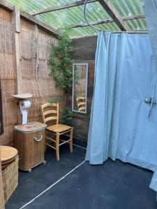Tentes de luxe Tentes Bohemes dans un ecolieu avec piscine hors-sol : photos des chambres