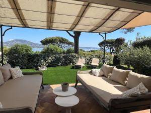 Le Tropézien - Vue Mer à 180, 3 chambres, jardin & piscine