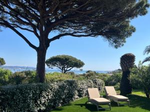 Le Tropézien - Vue Mer à 180, 3 chambres, jardin & piscine