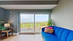 Beachfront House W Heated Pool & Sea Views