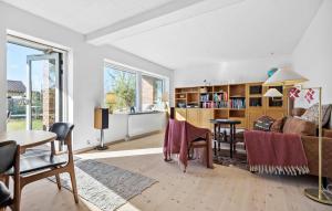 3 Bedroom Cozy Home In Rørvig