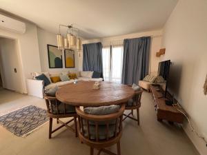 Kamaran 2BR • Luxurious Retreat