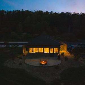 Rockhouse - by The Chalets - 3hvězdičkové hotely ve městě Logan