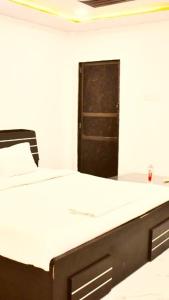 Hotel shiva home