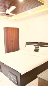 Hotel shiva home
