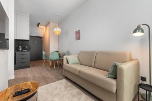 Aleja Solidarności 153 - A by Homeprime