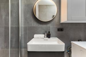 Aleja Solidarności 153 - A by Homeprime