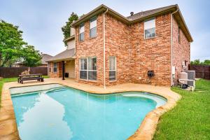 2 Mi to Old Town Spacious Burleson Vacation Home