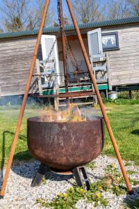Orchard Hut Sleeps 2- Camping Available sleeps 2 with onsite Beauty Spa