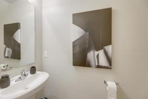 Pet-Friendly Home with Fenced Yard in Manor