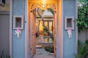 Bulan Adi Villa By Reccoma