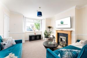 Business & Long Stays- Sleeps7-by FabAccommodation