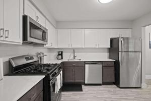 Spacious & Stylish Stay in Rochester Prime Spot