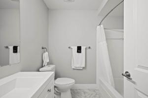 Spacious & Stylish Stay in Rochester Prime Spot